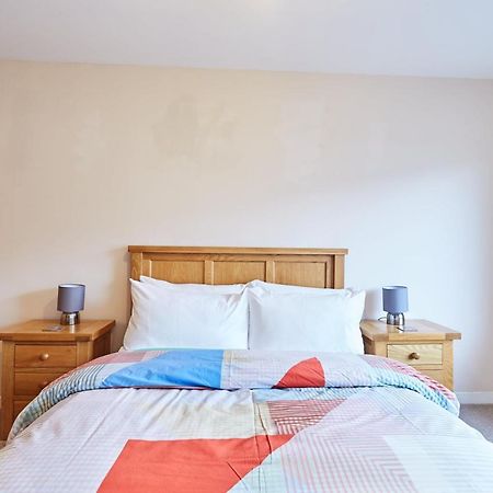 Etive, Beautiful Lochside Apartment With Balcony فورت ويليام المظهر الخارجي الصورة
