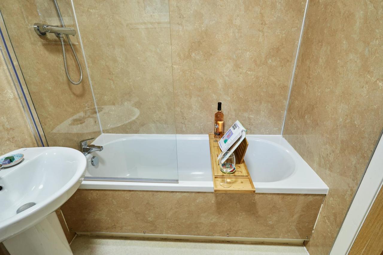 Etive, Beautiful Lochside Apartment With Balcony فورت ويليام المظهر الخارجي الصورة